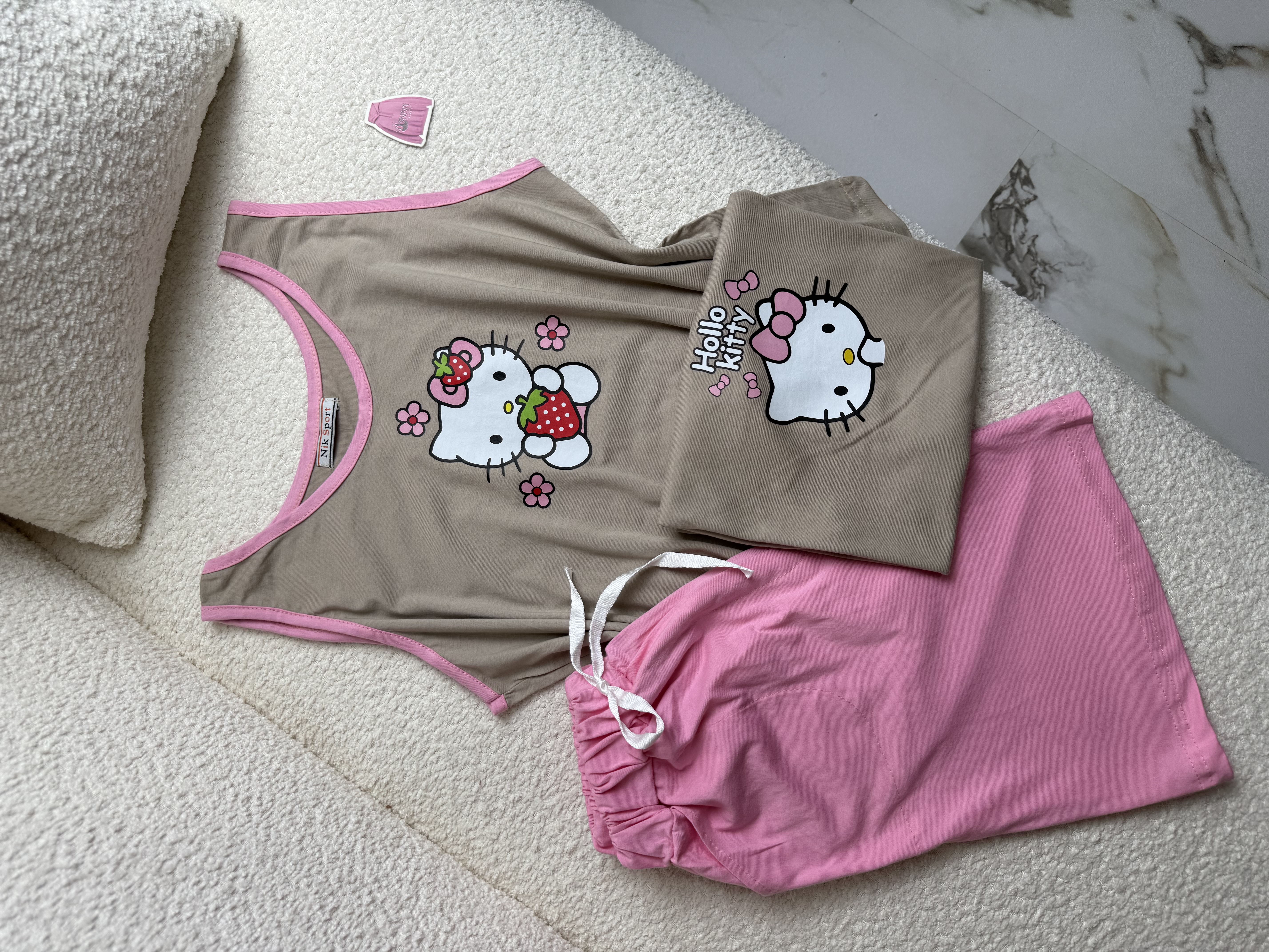 تاپ و شورتک کیتی صورتی